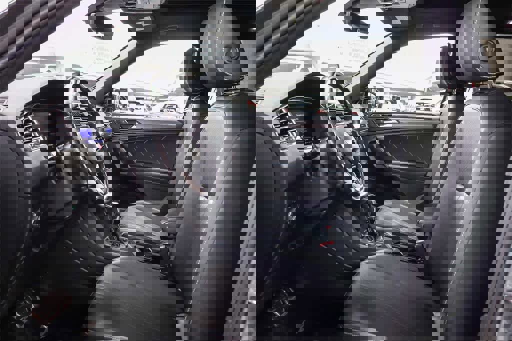 Used 2023 Volkswagen Tiguan SE R-Line image 18