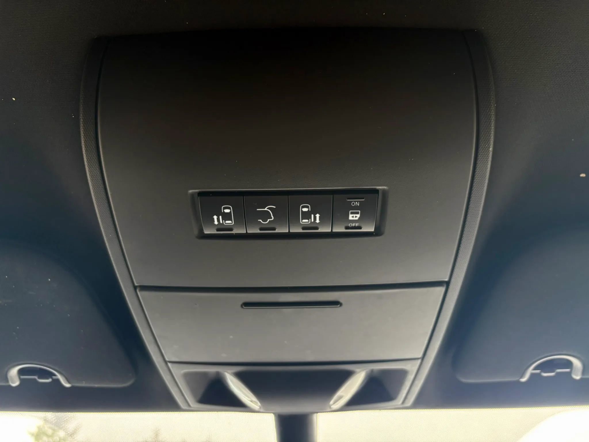 Used 2018 Dodge Grand Caravan SXT w/ Blacktop Package FWD image 30