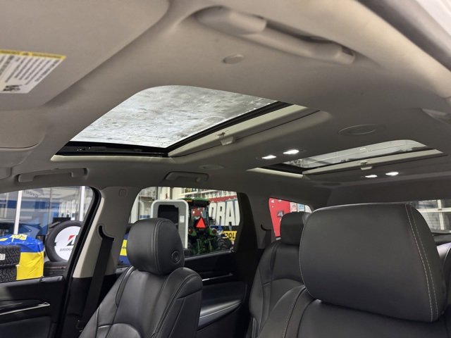 Used 2021 Buick Enclave Essence image 8