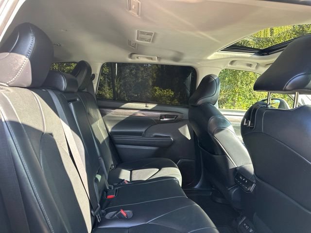 Used 2021 Toyota Highlander Limited AWD/4WD image 18