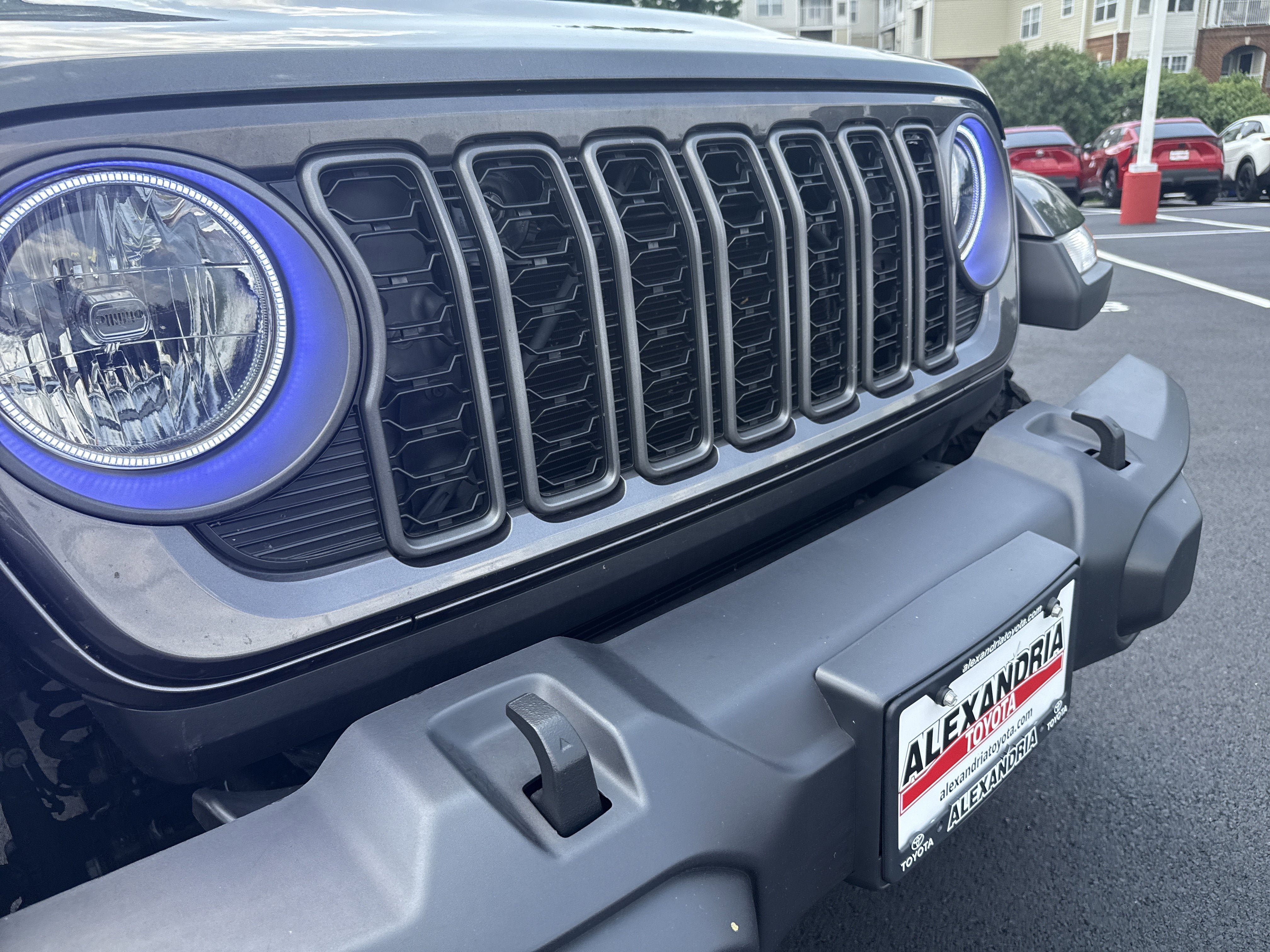 Used 2025 Jeep Gladiator Sport AWD/4WD image 32