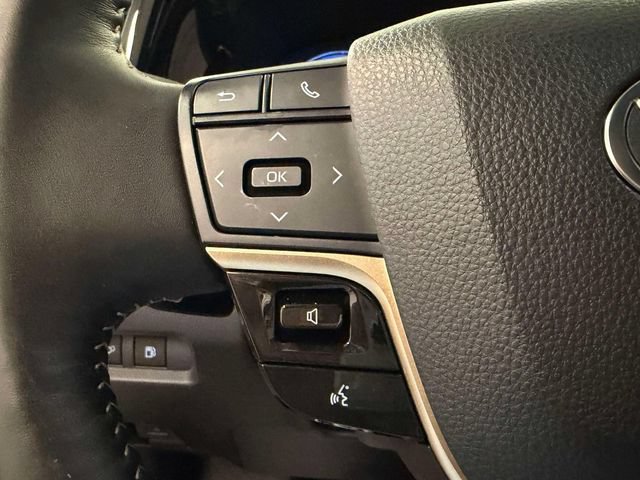 Used 2025 Toyota Crown Signia AWD/4WD image 21