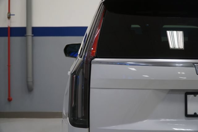 Used 2023 Cadillac Escalade Premium Luxury Platinum AWD/4WD image 4