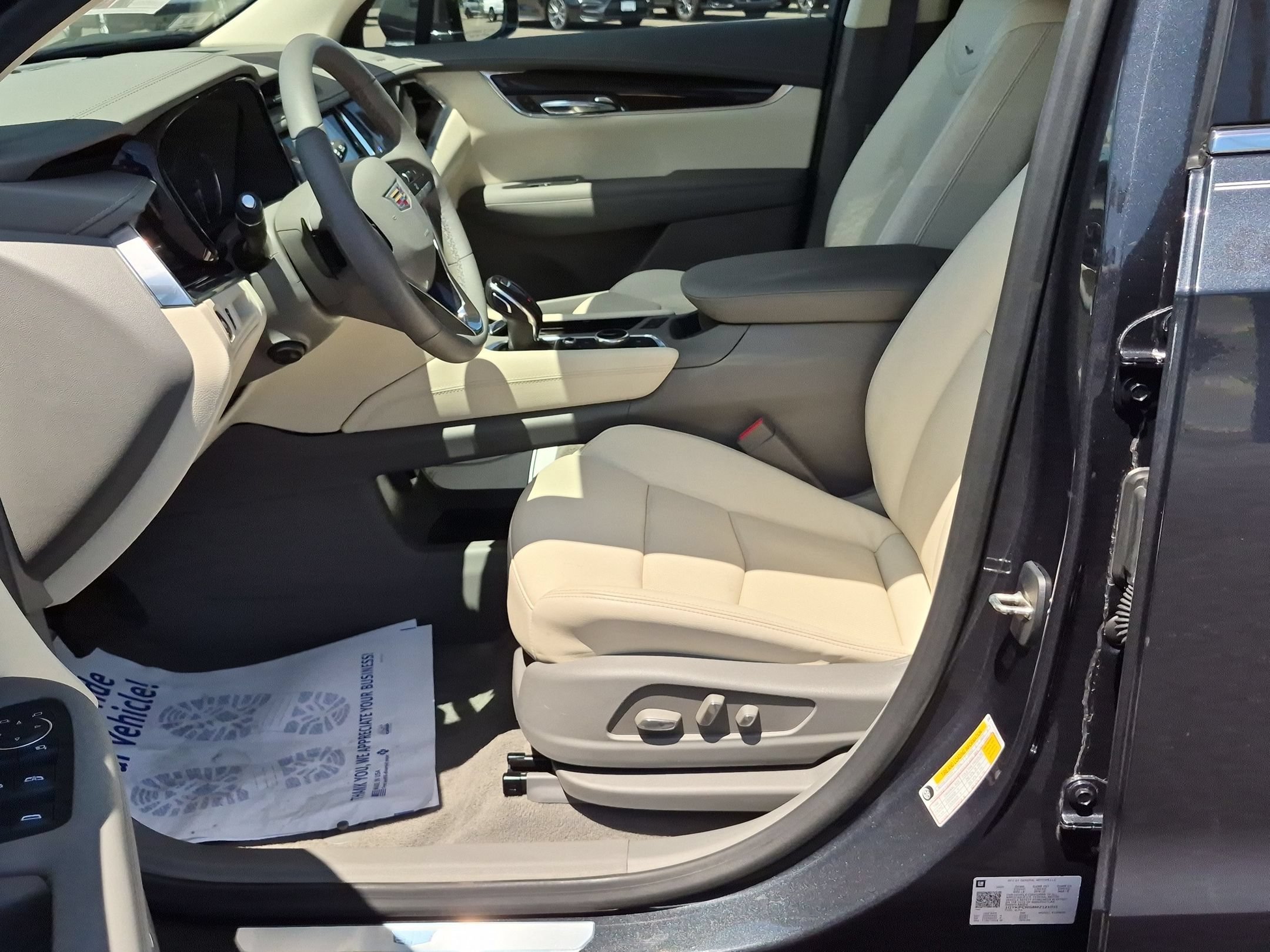 Certified 2021 Cadillac XT6 Premium Luxury w/ LPO, Floor Liner Package FWD image 16