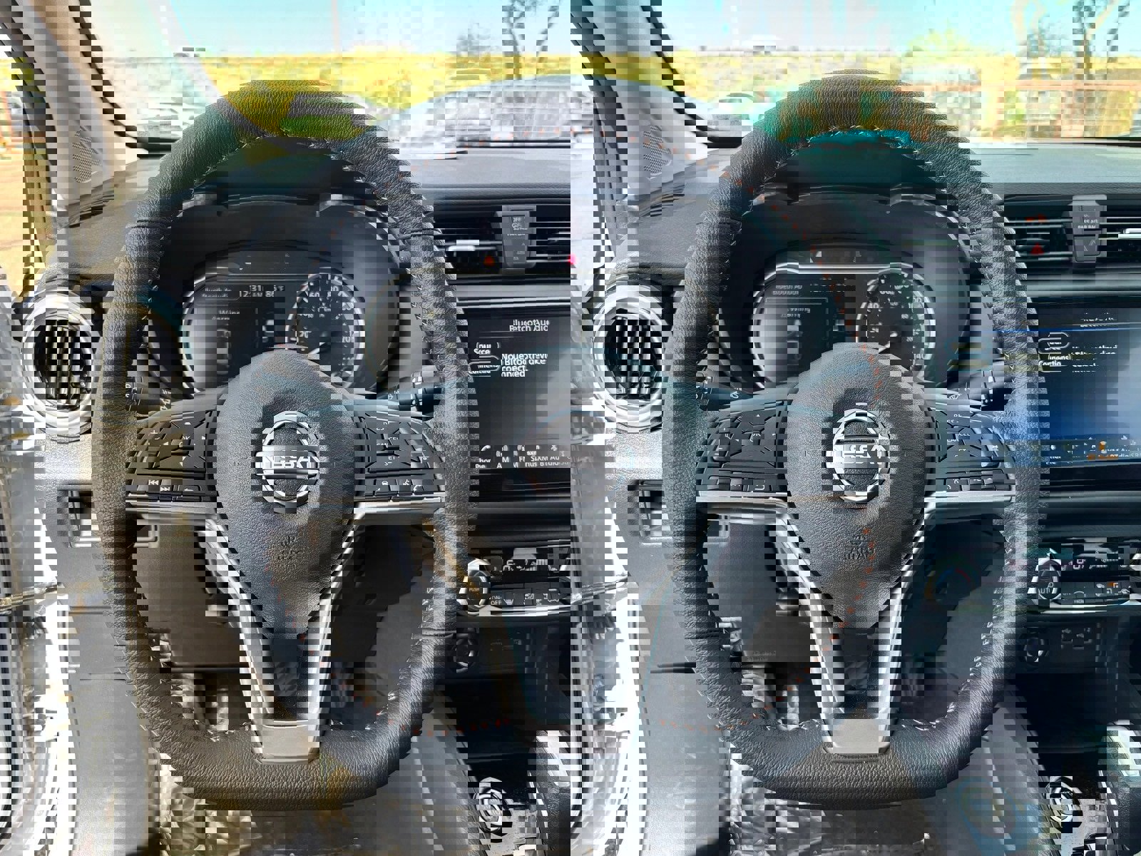 New 2025 Nissan Versa SR w/ Trunk Package image 20