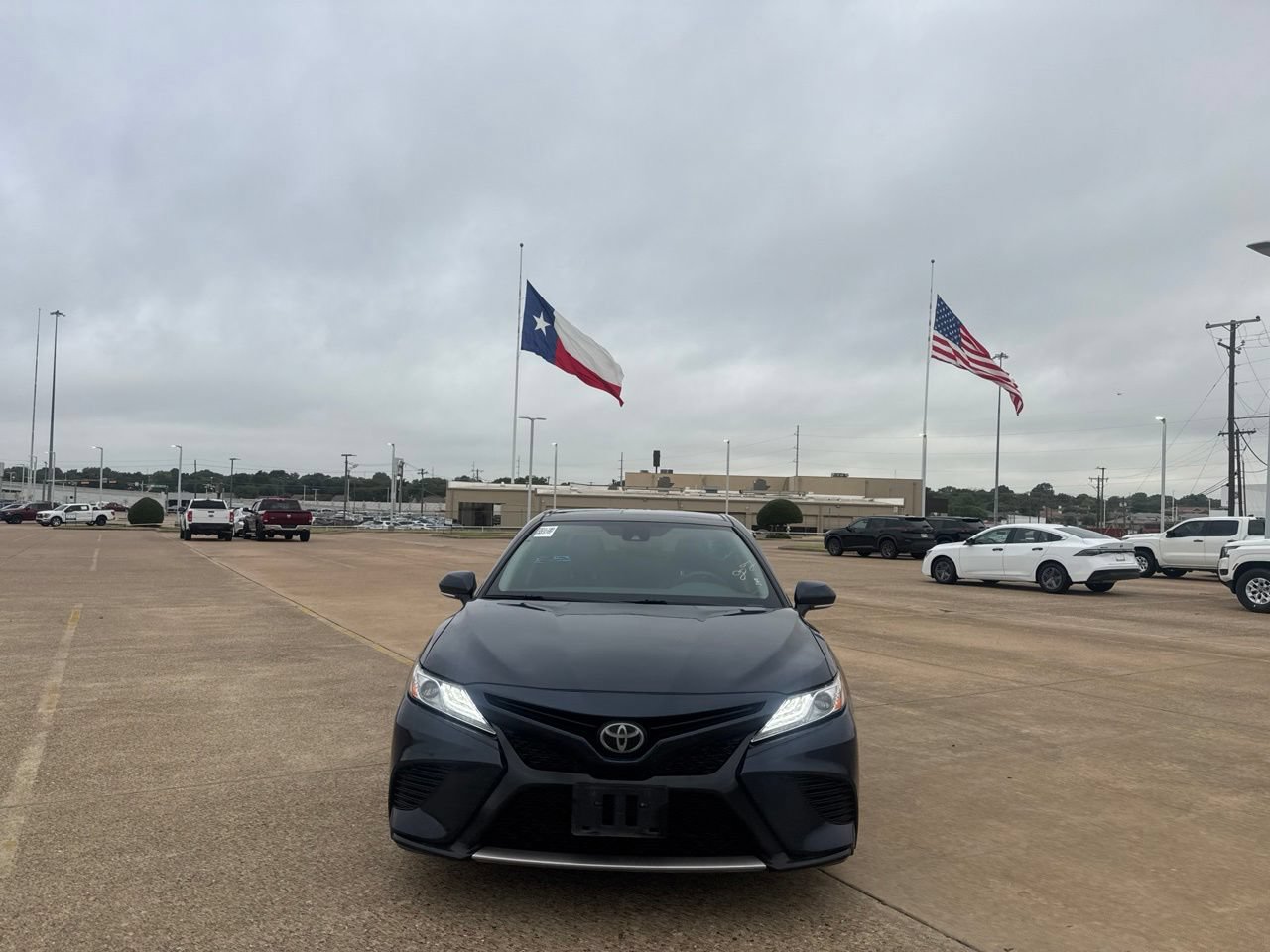 Used 2020 Toyota Camry XSE FWD image 5