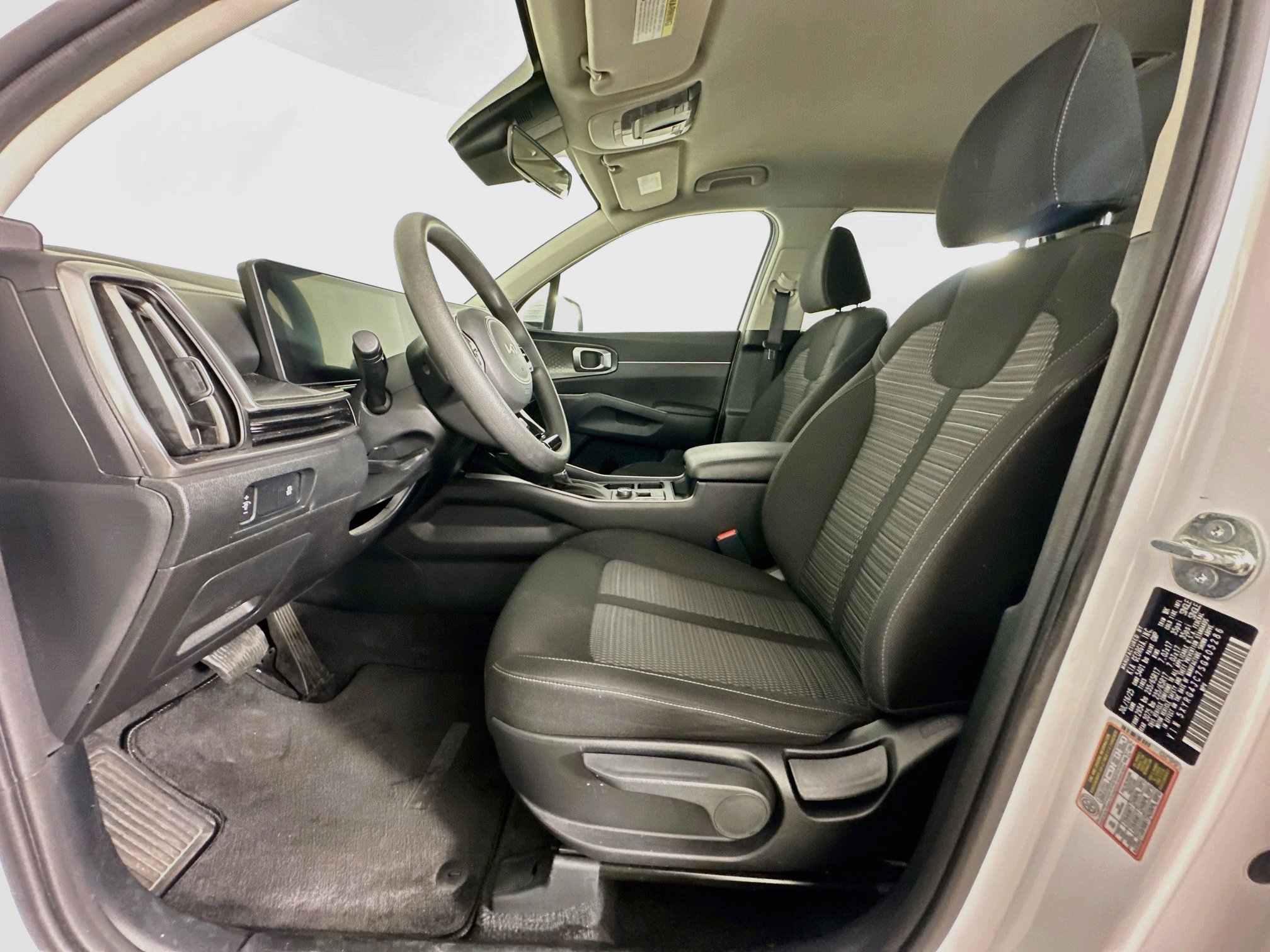 Used 2025 Kia Sorento LX FWD image 13