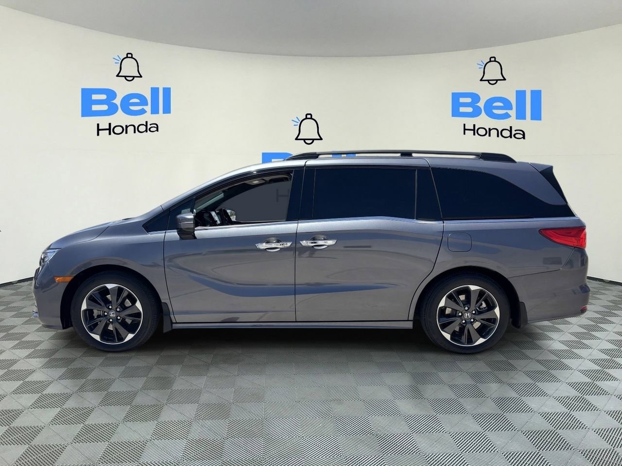 Used 2023 Honda Odyssey Elite image 2