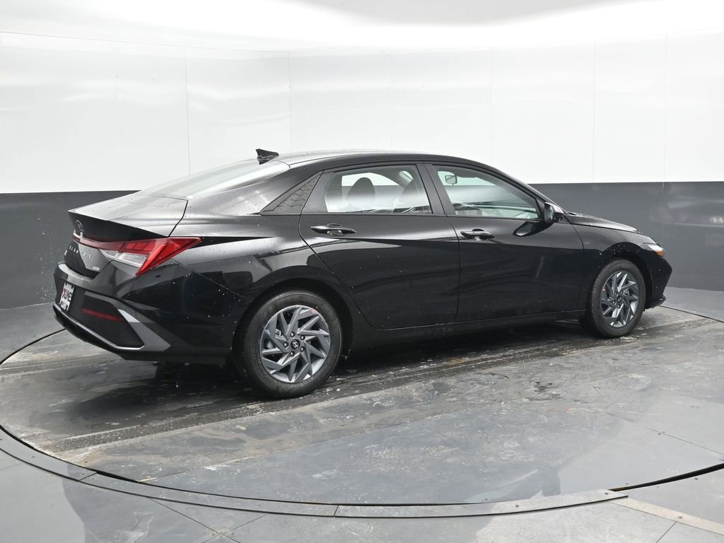 New 2026 Hyundai Elantra Blue image 2