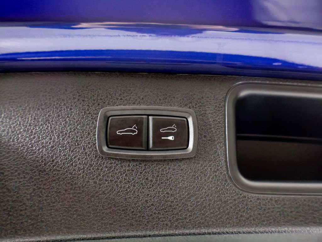 Certified 2024 Porsche Macan image 31