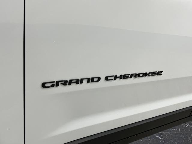 Used 2023 Jeep Grand Cherokee Limited w/ Luxury Tech Group II image 36
