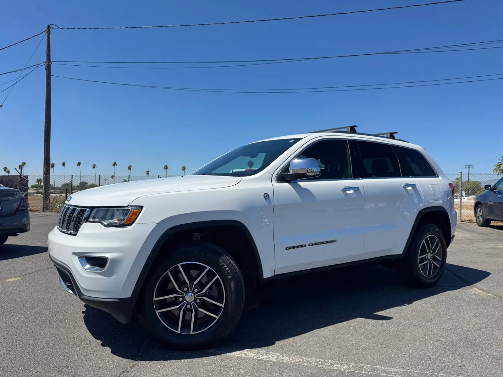 Used 2018 Jeep Grand Cherokee Limited AWD/4WD image 2