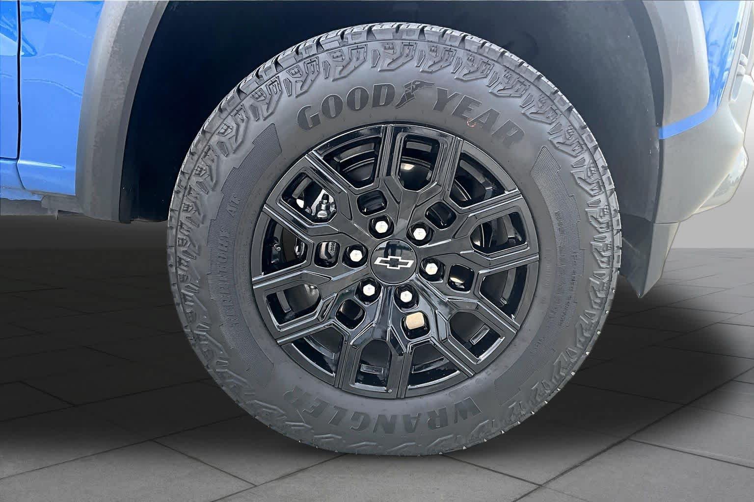 Used 2025 Chevrolet Colorado Trail Boss AWD/4WD image 10