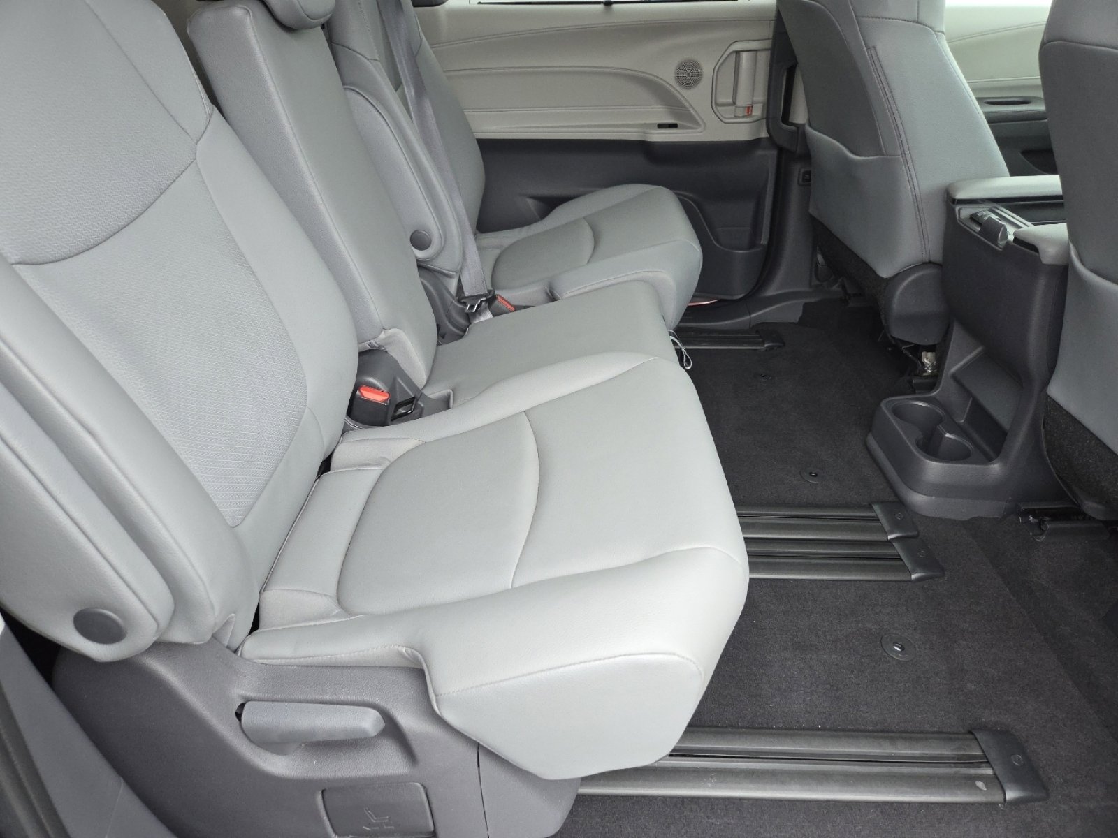 Used 2021 Toyota Sienna XLE w/ XLE Plus Package image 22