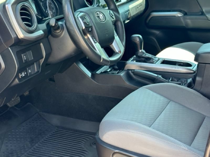 Used 2022 Toyota Tacoma SR5 RWD image 11