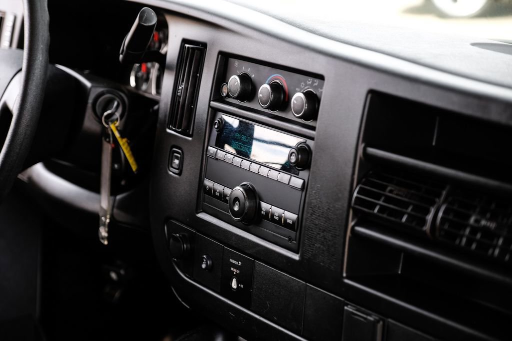 Used 2021 GMC Savana 2500 w/ Driver Convenience Package image 15