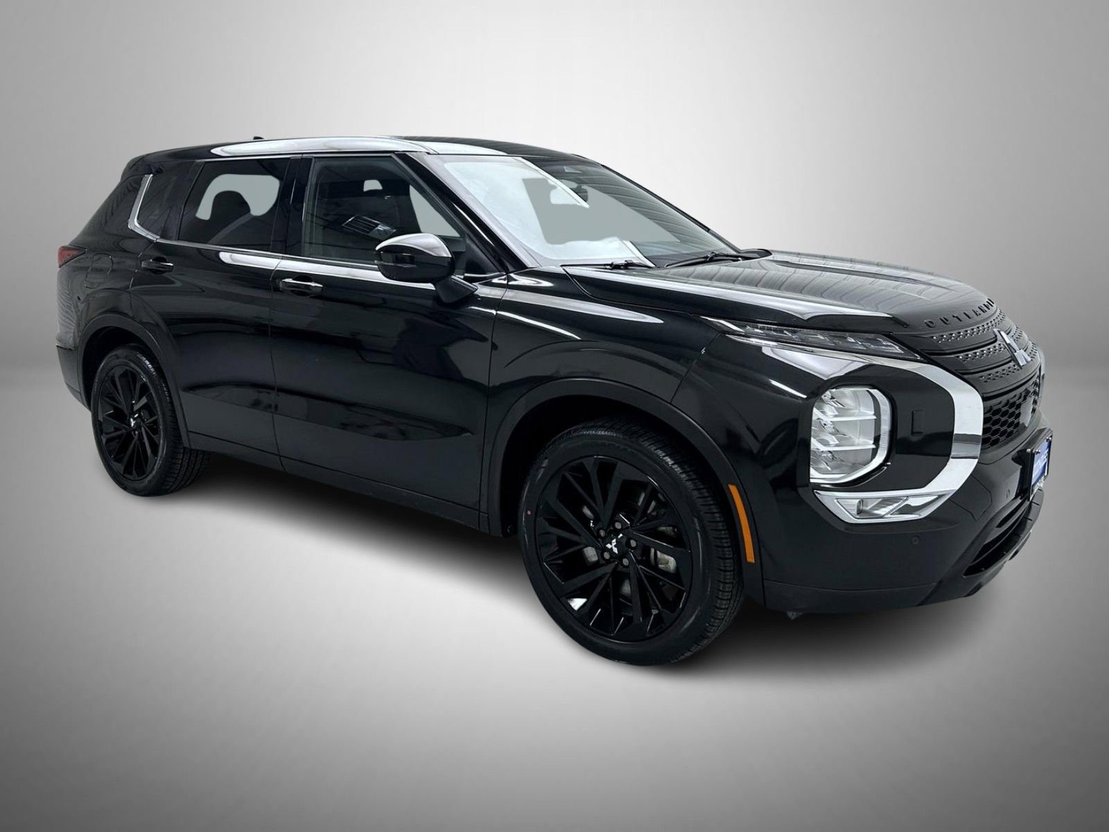 Used 2023 Mitsubishi Outlander SE Black Edition image 3