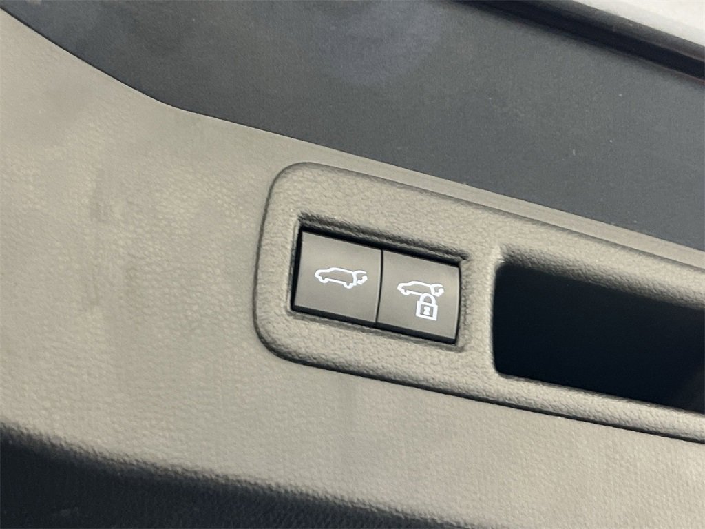 Used 2021 Toyota Venza XLE image 27