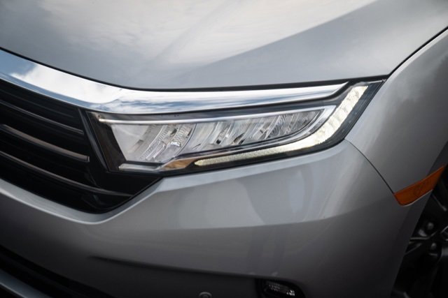 Used 2023 Honda Odyssey Elite image 3