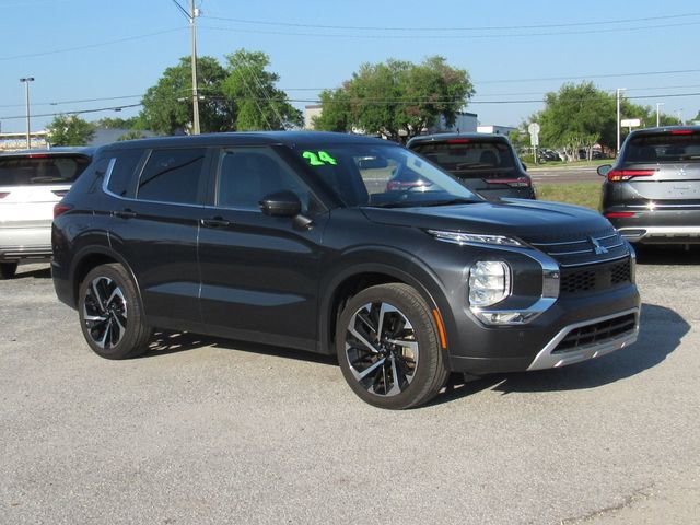 Used 2024 Mitsubishi Outlander SE image 1