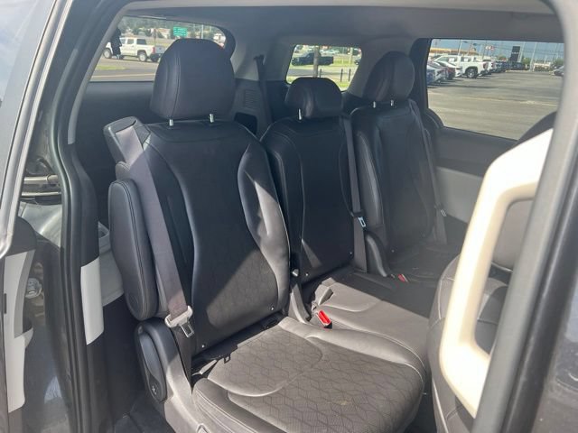 Used 2023 Kia Carnival LX FWD image 6