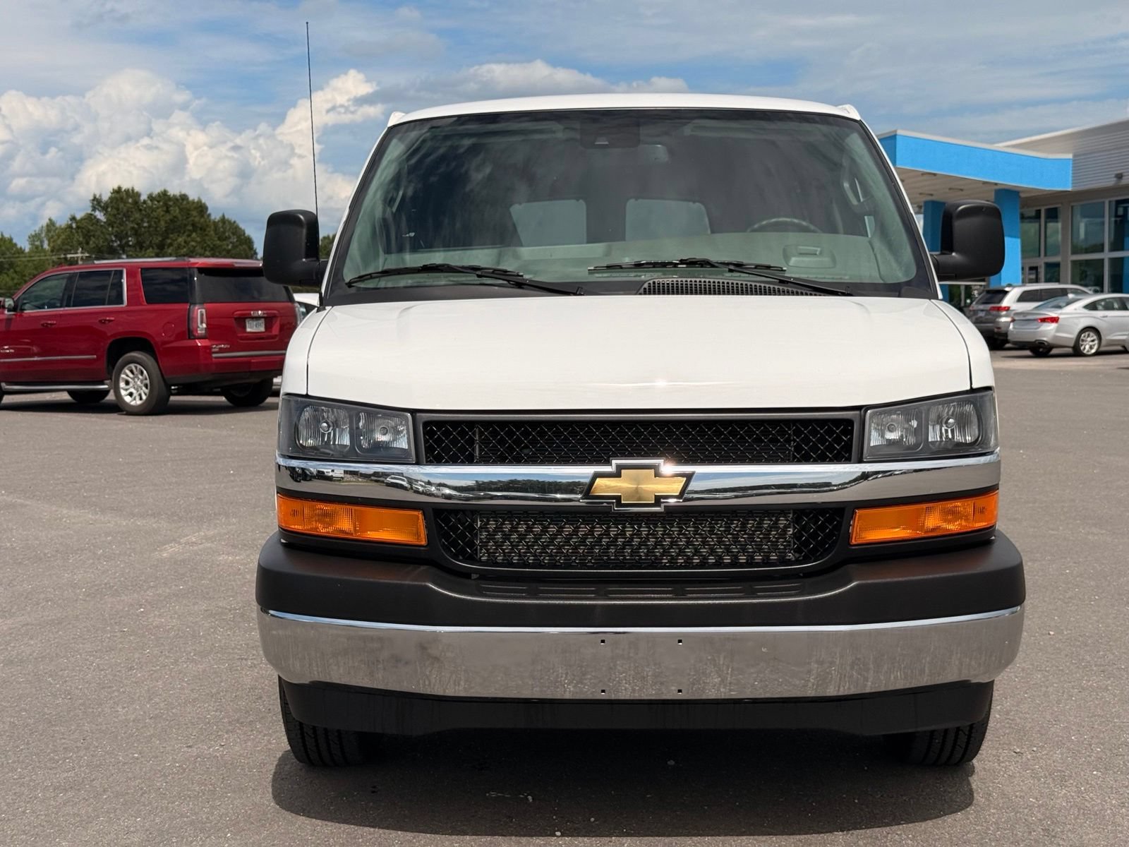 Used 2026 Chevrolet Express 3500 LT w/ LT Preferred Equipment Group RWD image 2