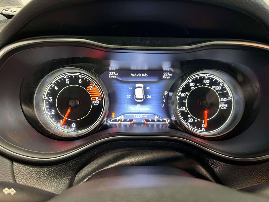 Used 2021 Jeep Cherokee Limited image 28