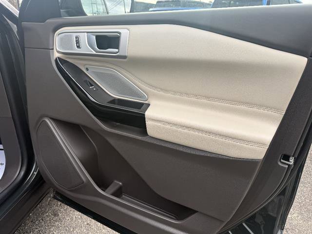 Used 2022 Ford Explorer Platinum w/ Equipment Group 601A image 19