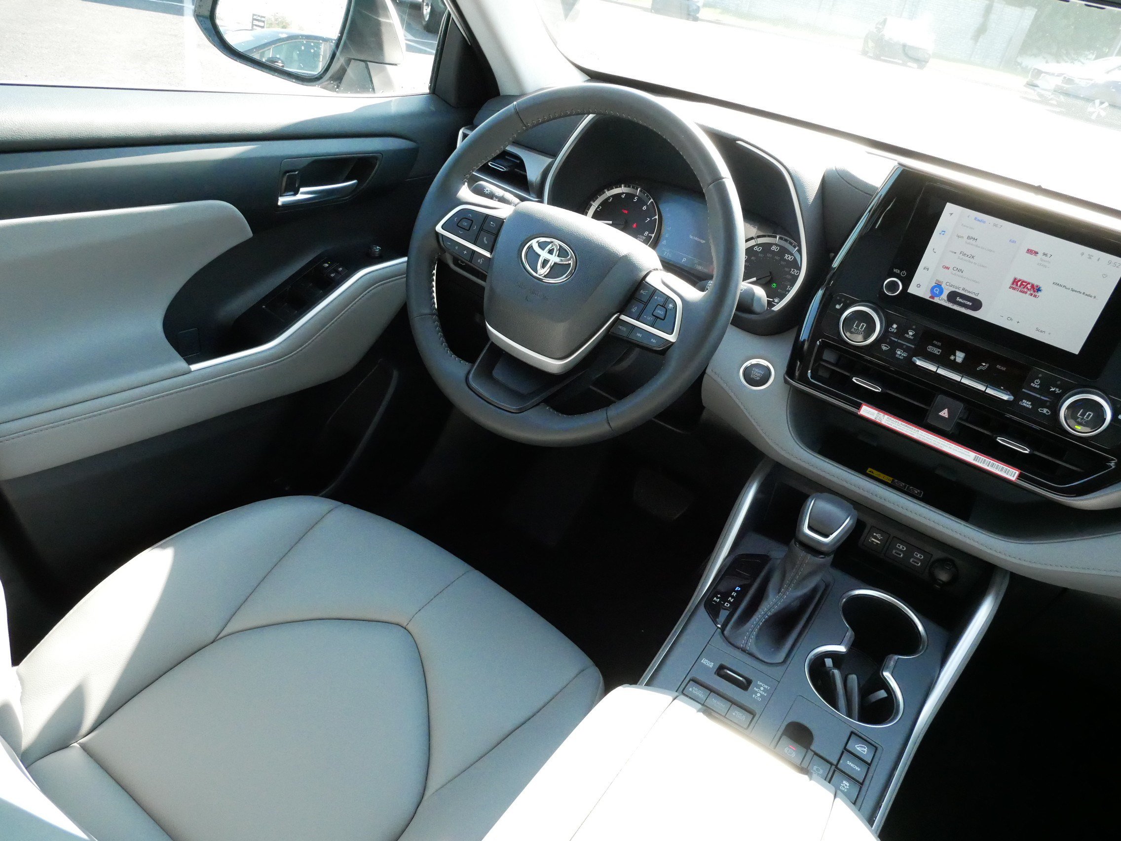 Certified 2026 Toyota Highlander XLE AWD/4WD image 9