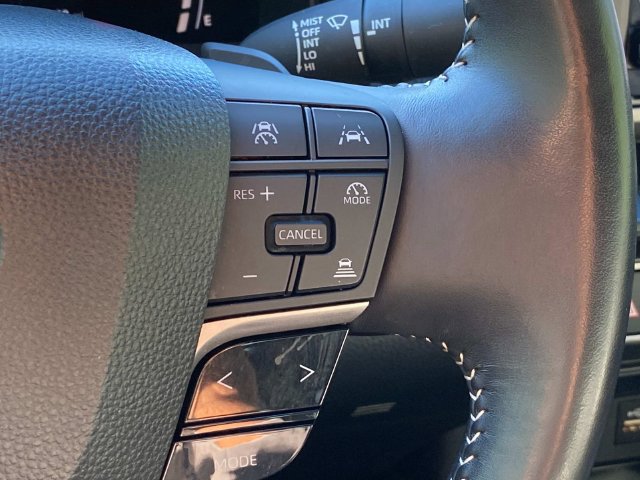 Used 2025 Toyota Camry SE w/ Convenience Package FWD image 18