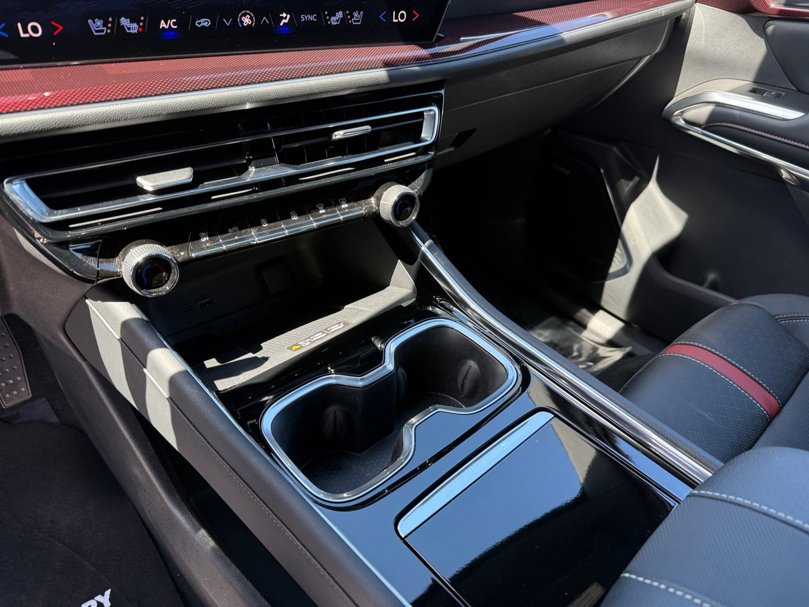 Used 2024 Chevrolet Traverse RS w/ LPO, Floor Liner Package image 13