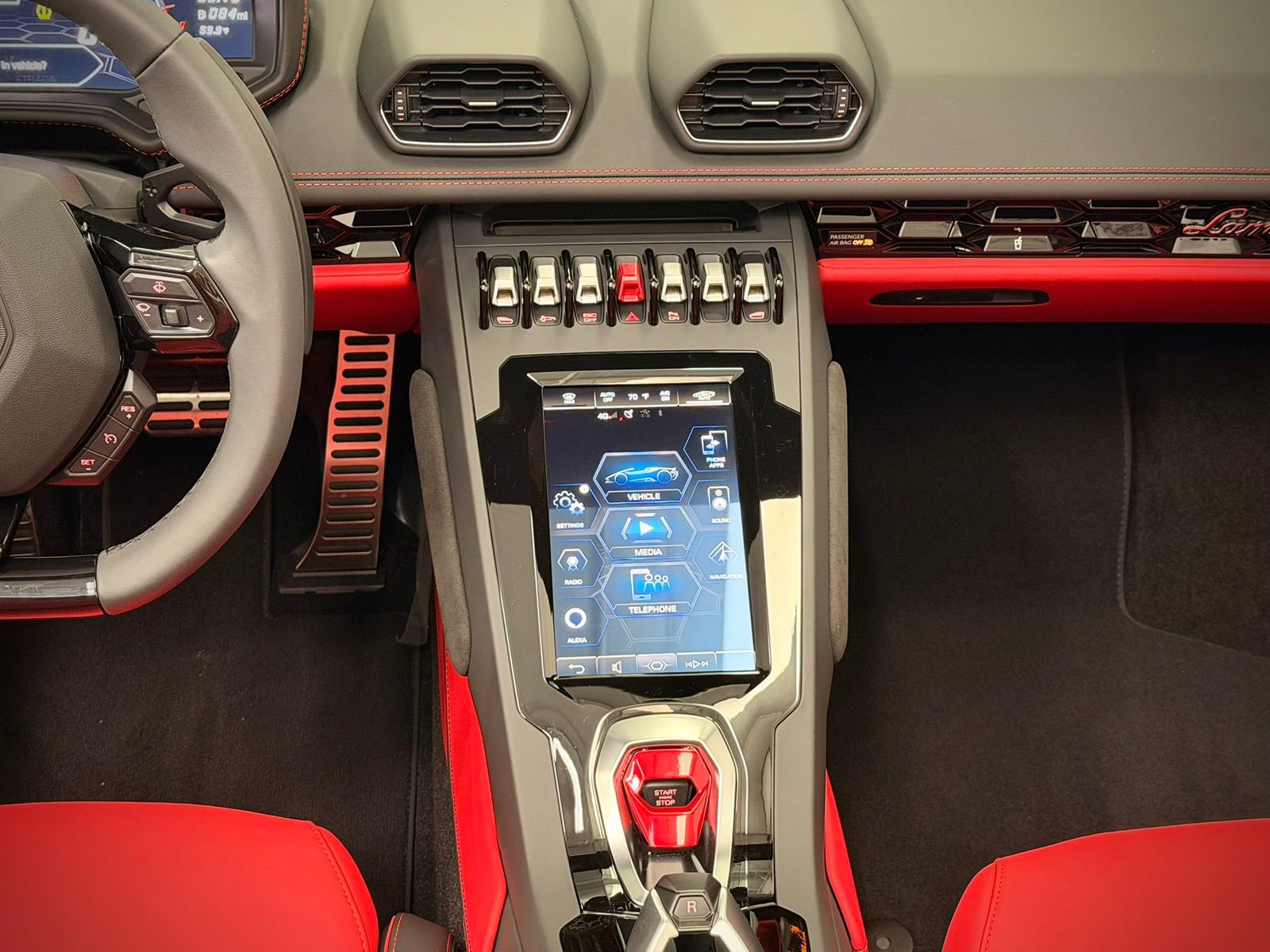 Used 2024 Lamborghini Huracan EVO image 24