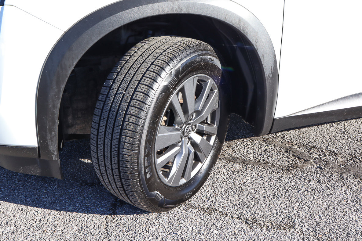 Used 2025 Nissan Pathfinder SV image 17