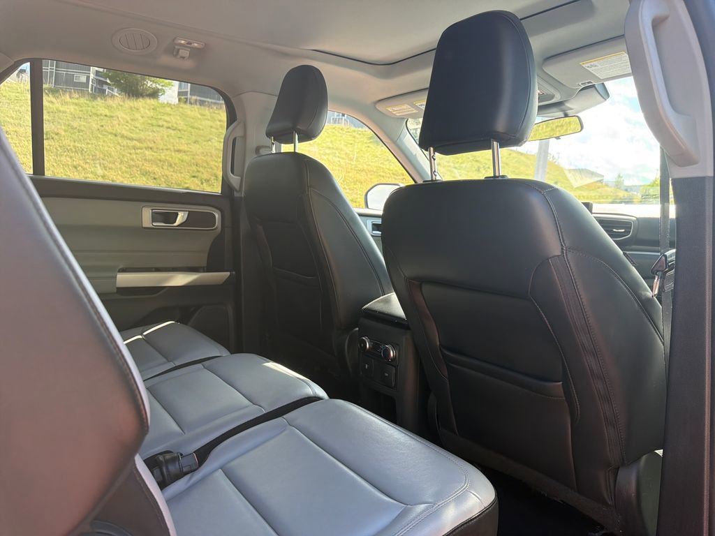 Used 2021 Ford Explorer XLT w/ Equipment Group 202A AWD/4WD image 35