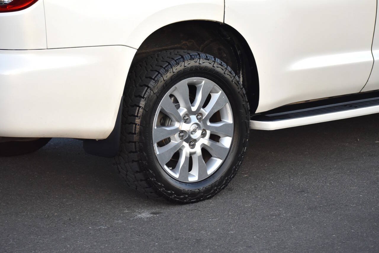 Used 2013 Toyota Sequoia Platinum AWD/4WD image 22