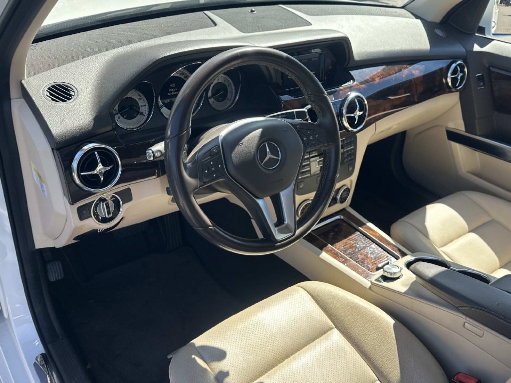 Used 2013 Mercedes-Benz GLK 350 4MATIC image 2