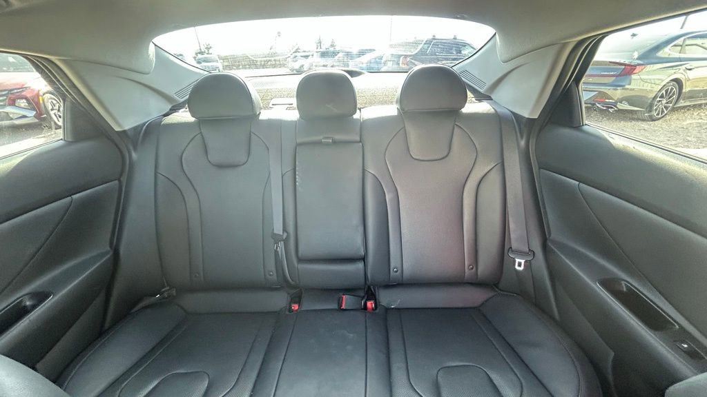 Used 2023 Hyundai Elantra Limited image 19