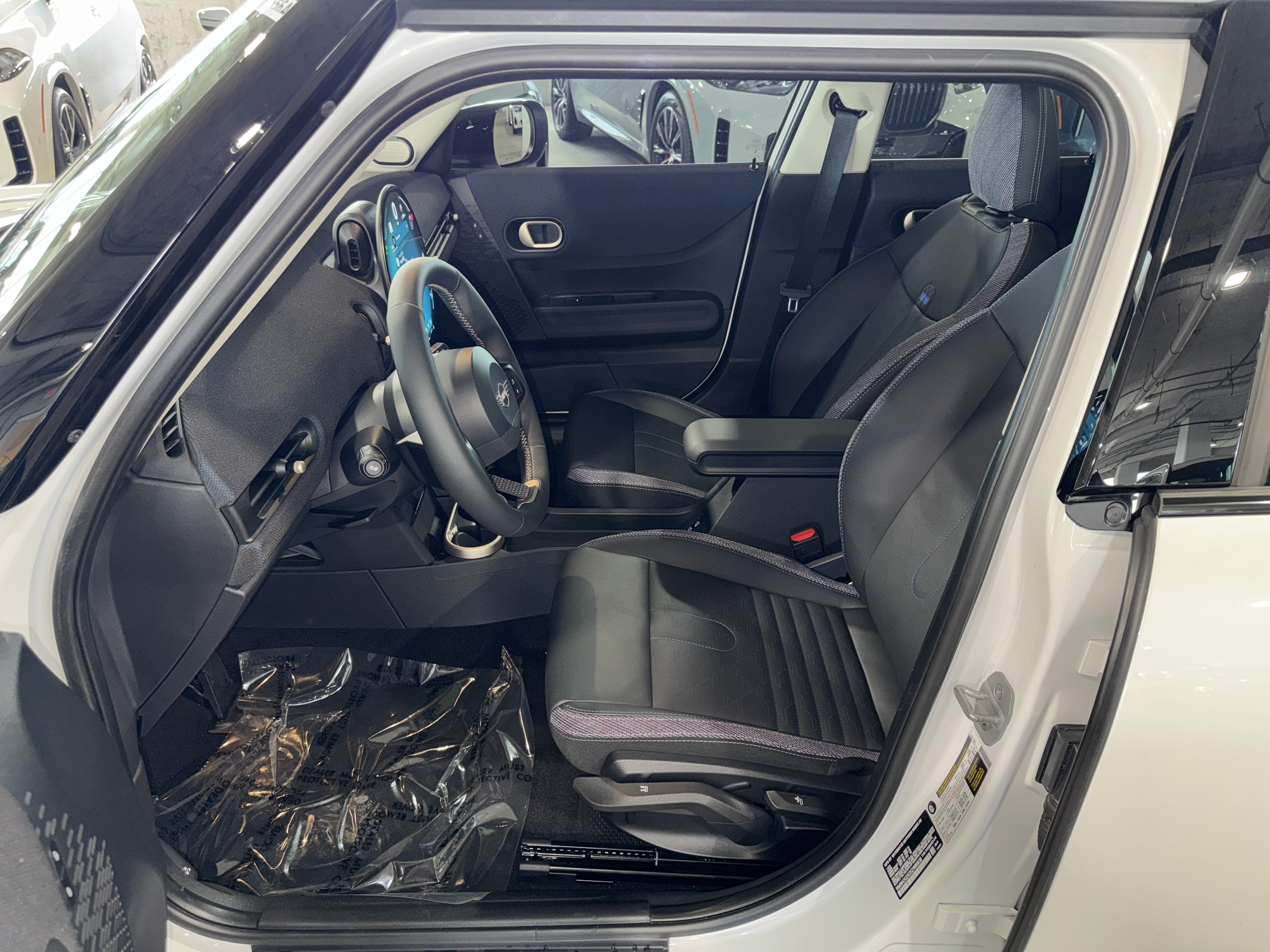 Used 2025 MINI Cooper 4-Door Hardtop FWD image 18