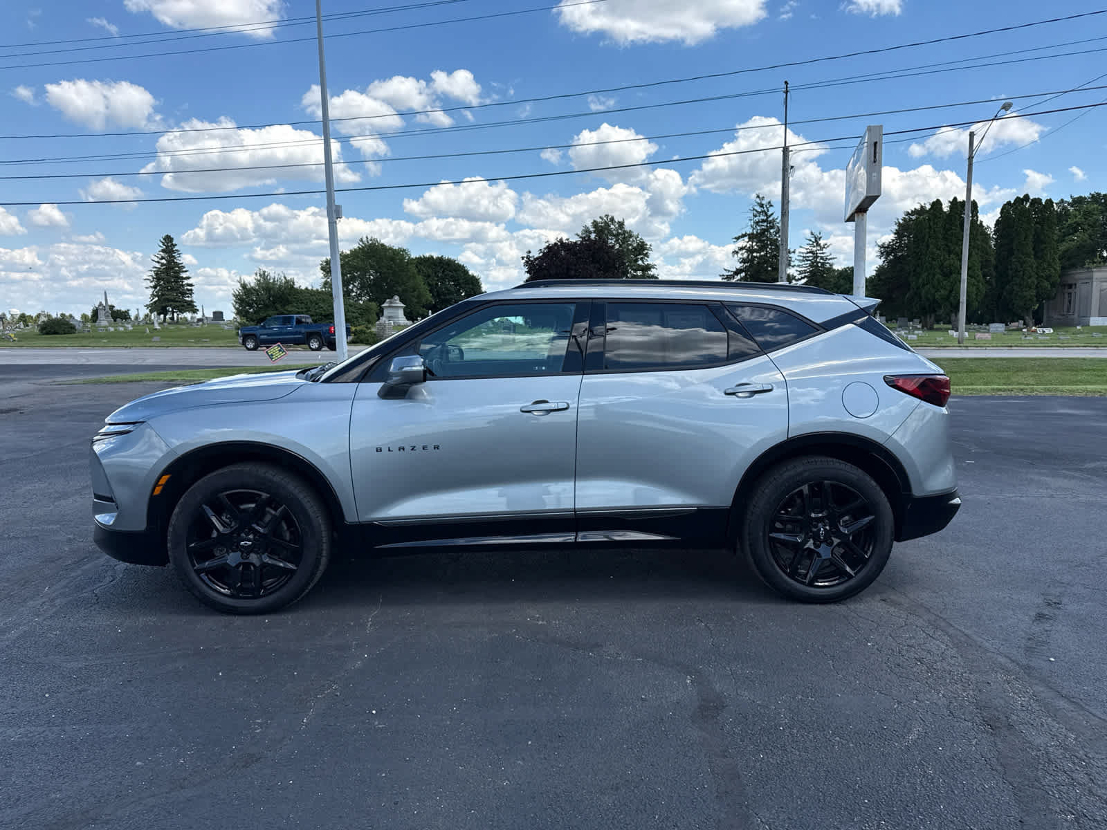 Certified 2023 Chevrolet Blazer RS w/ Driver Confidence II Package AWD/4WD image 2