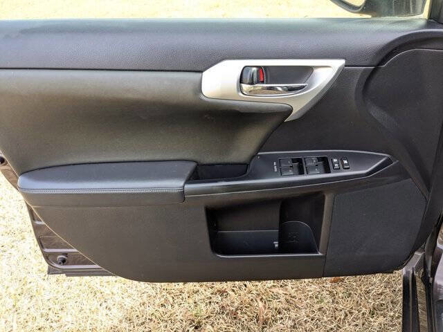 Used 2013 Lexus CT 200h w/ Premium Pkg w/Backup Camera FWD image 12