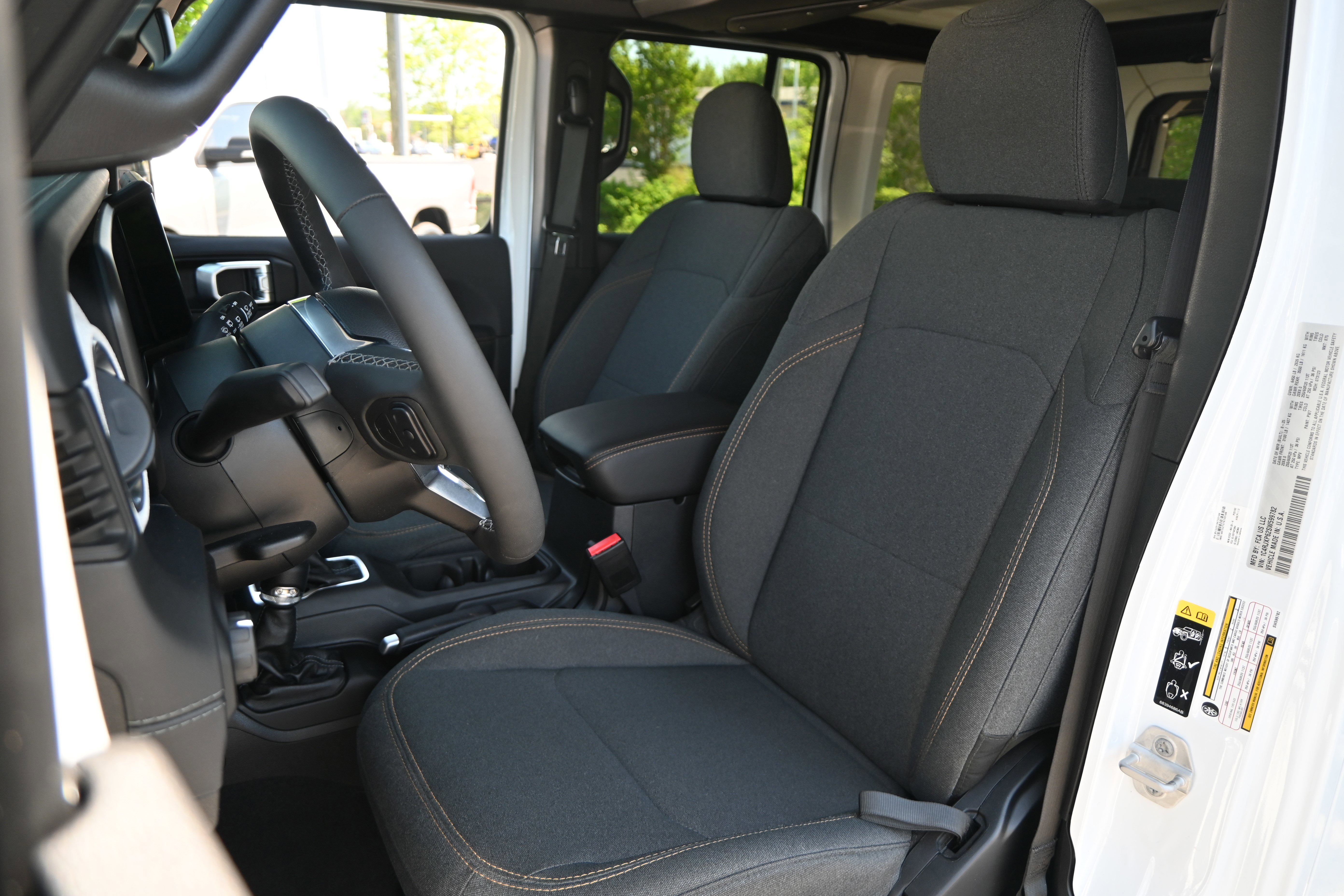 Used 2025 Jeep Wrangler Unlimited Sahara w/ Safety Group AWD/4WD image 16