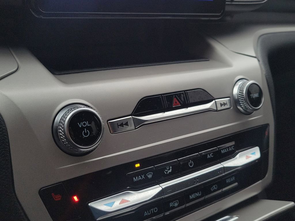 Used 2023 Ford Explorer XLT image 31