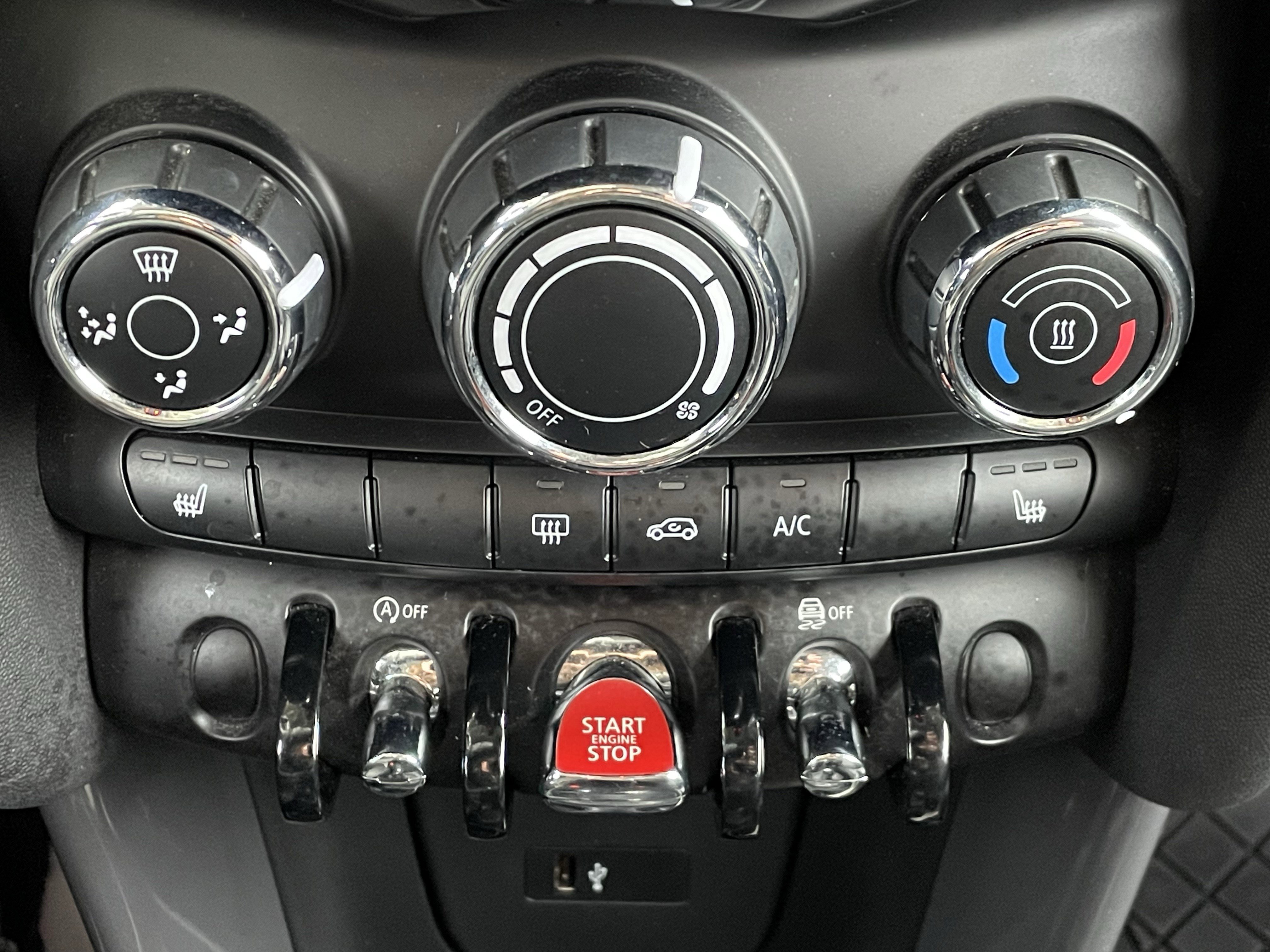 Used 2020 MINI Cooper 4-Door Hardtop w/ Storage Package image 25