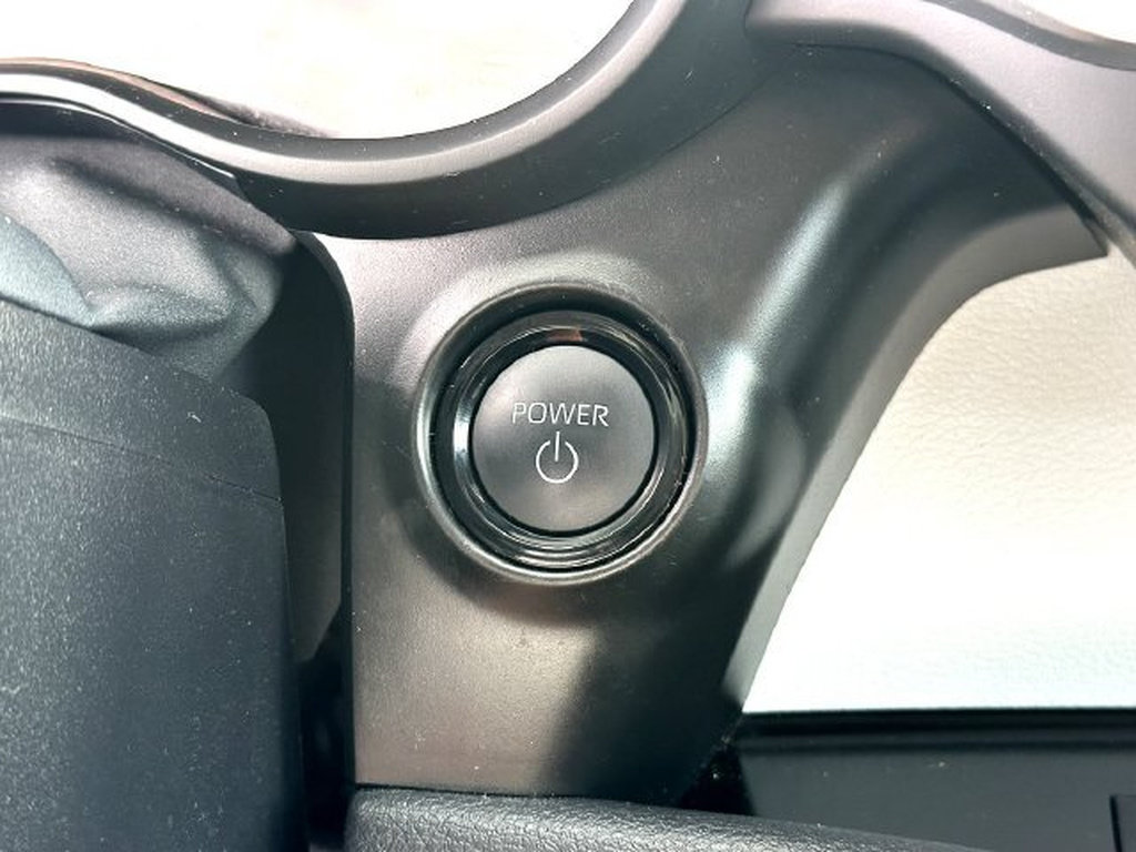 Certified 2025 Toyota Sienna XLE FWD image 16