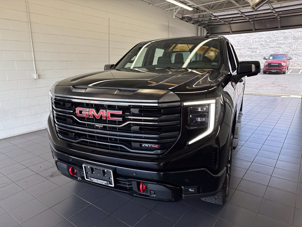 Used 2023 GMC Sierra 1500 AT4 w/ AT4 Preferred Package AWD/4WD image 3