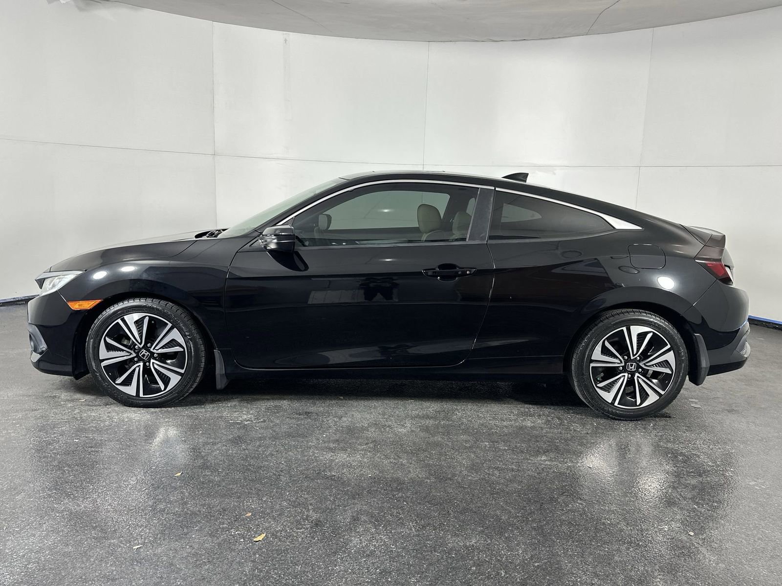 Used 2016 Honda Civic EX-L image 9