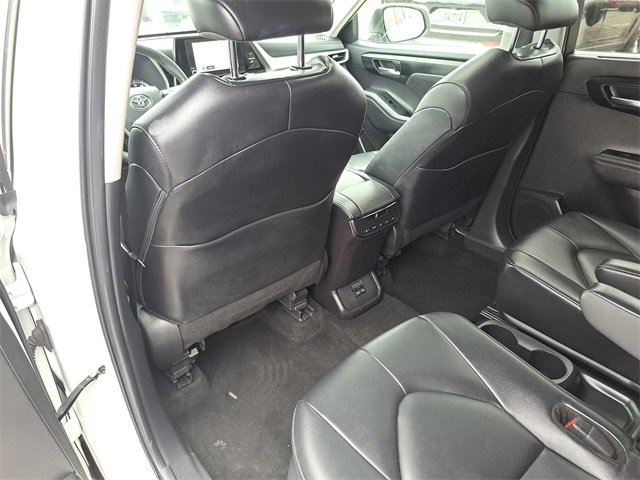 Used 2024 Toyota Highlander XLE image 19