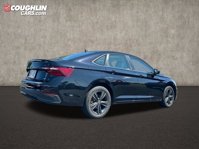 Used 2024 Volkswagen Jetta SE w/ Panoramic Sunroof Package FWD image 5