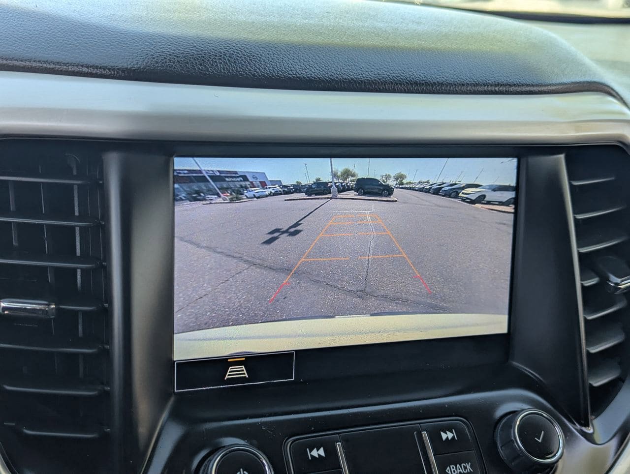 Used 2023 GMC Acadia SLT FWD image 24