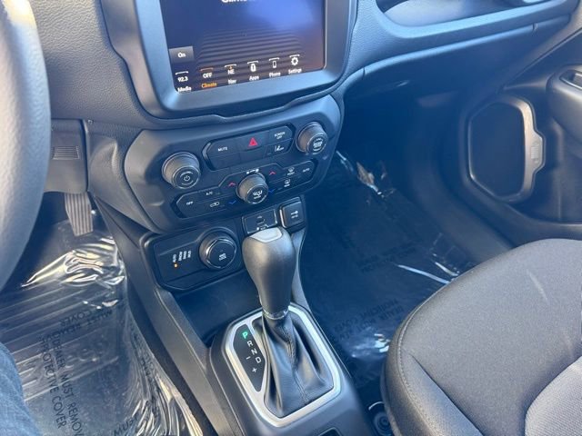 Used 2023 Jeep Renegade Latitude AWD/4WD image 14